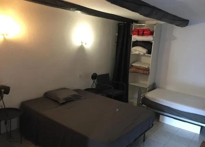 Logement Sur Pte Cour, Rez De Chaussee, Wifi, Clim