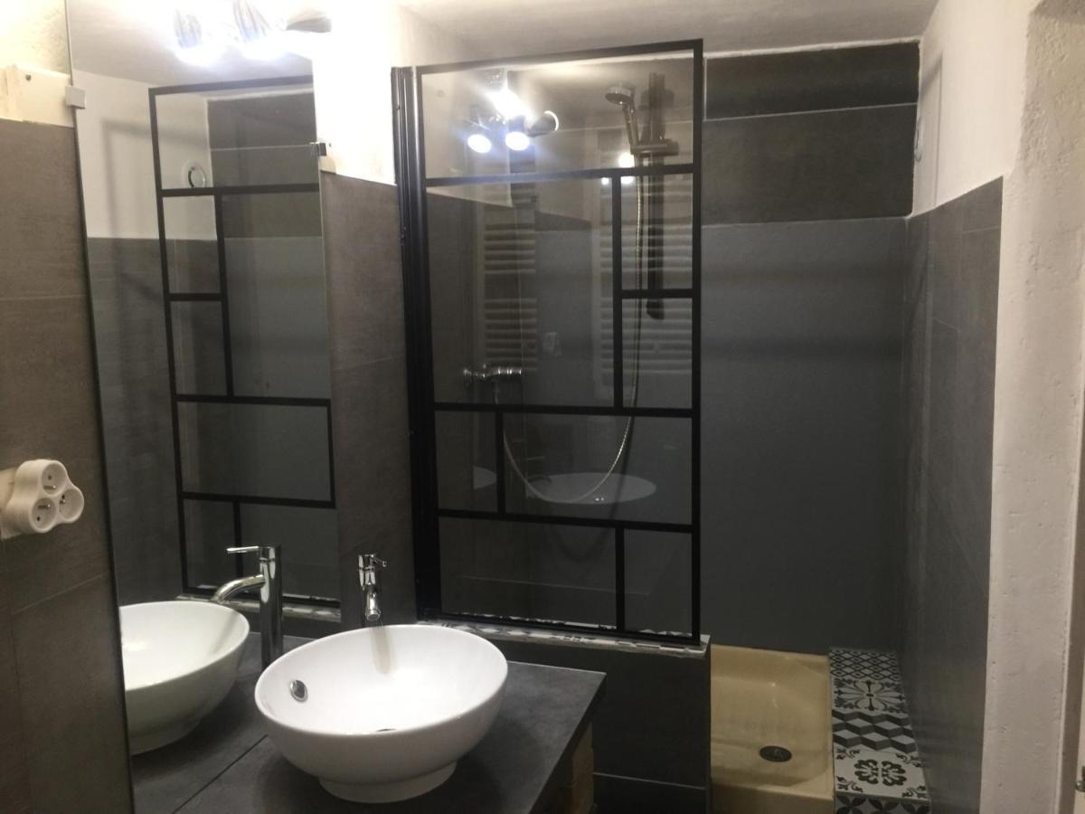 Apartment Sur Pte Cour, Rez De Chaussee, Wifi, Clim