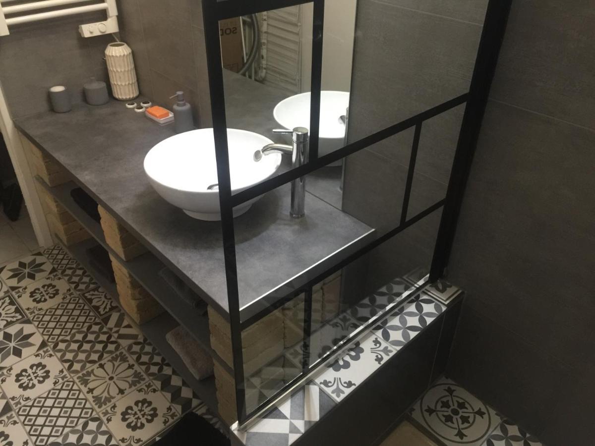 Apartment Sur Pte Cour, Rez De Chaussee, Wifi, Clim